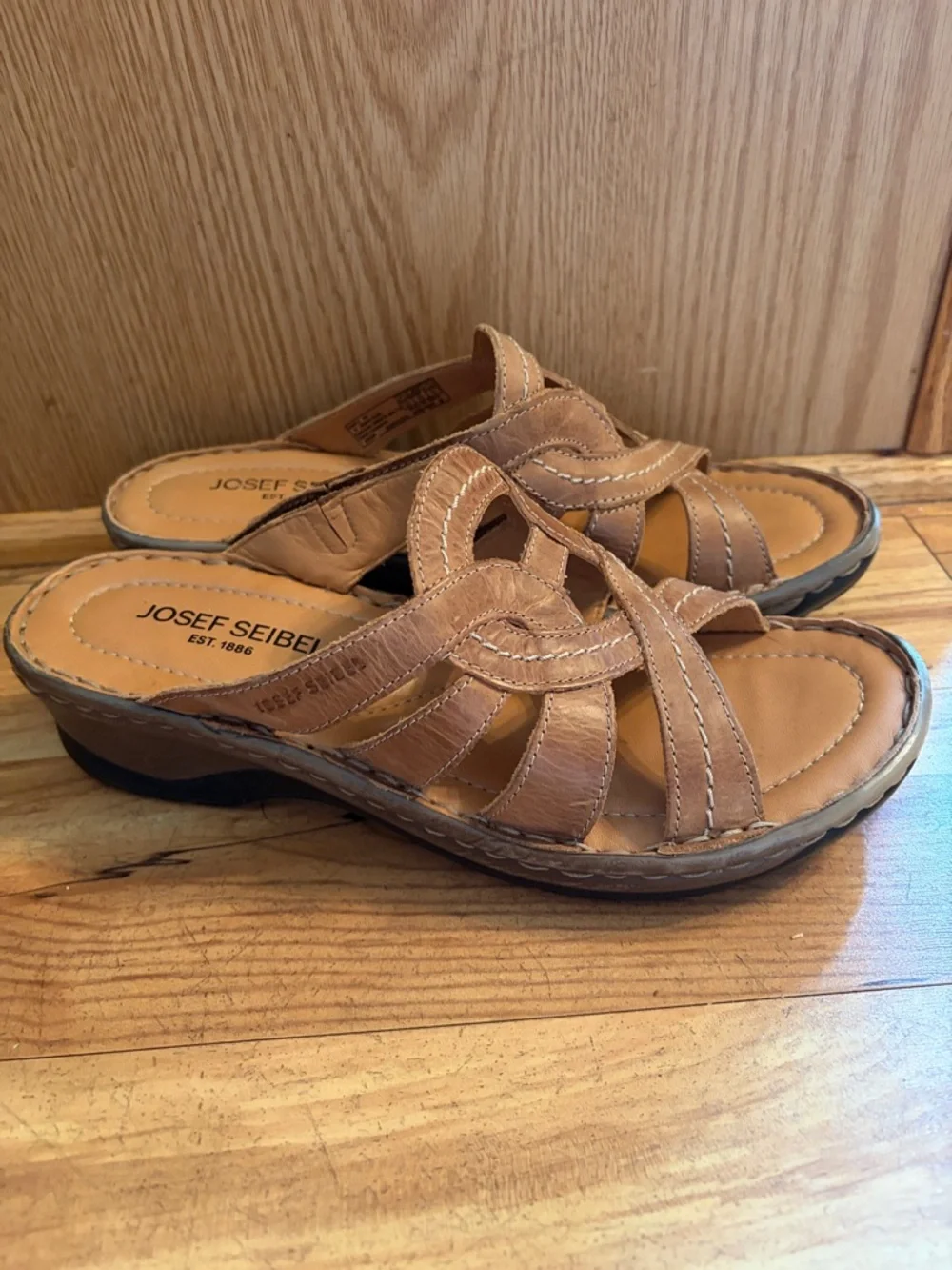 Josef Seibel Catalonia comfy tan brown Size 39 leather wedge slides sandals EUC